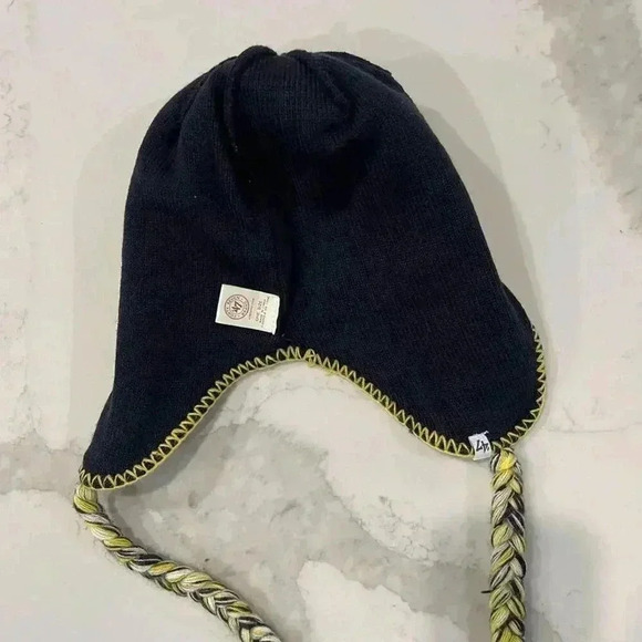 47 Brand University of Michigan Wolverines Knit Cap Pom Tassel EarFlap WinterHat - Picture 8 of 9